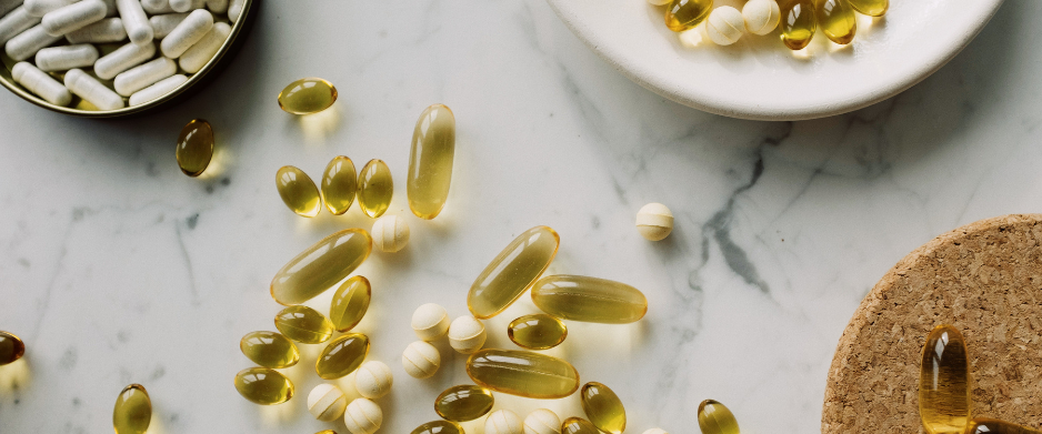 Démystifions les suppléments : comprendre leurs rôles et comment les intégrer à une alimentation équilibrée