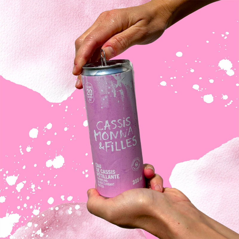 Sparkling blackcurrant water