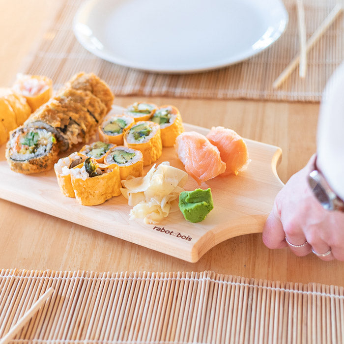 Wooden serving board with handle