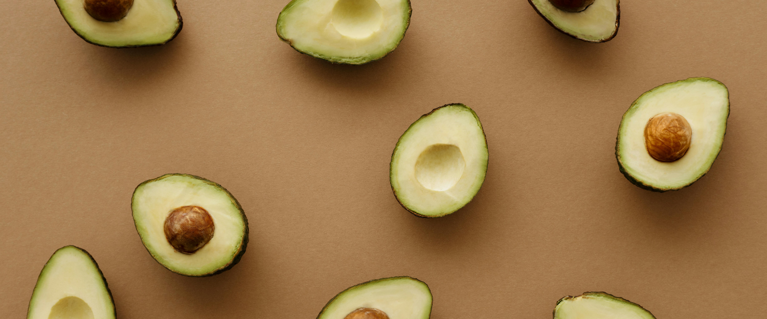 L'avocat : Un super-aliment qui pèse lourd sur la planète. Quelles alternatives plus durables ?