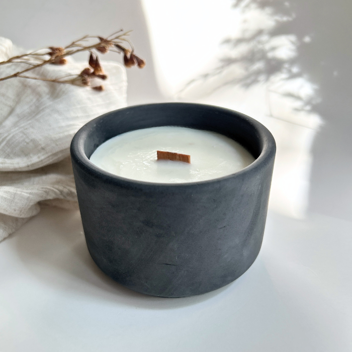 Refillable candle in concrete container - Teak wood & lemon