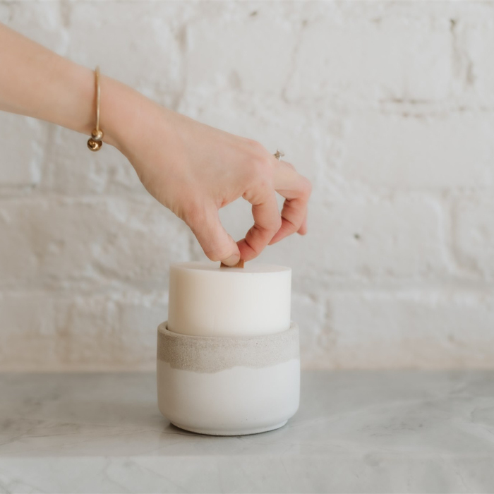Refillable candle in concrete container - Pink berry & vetivier