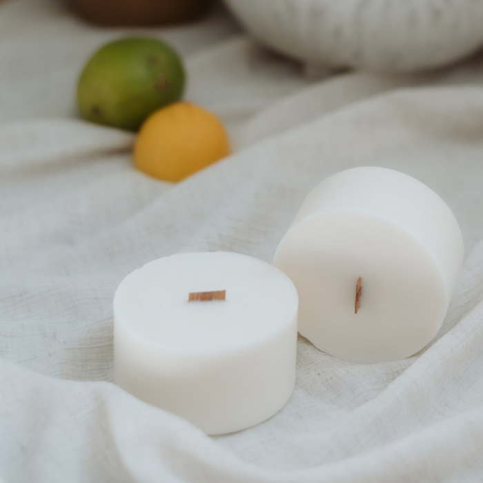 Bougie rechargeable avec pot en béton Java - Bois de Teck & Citron