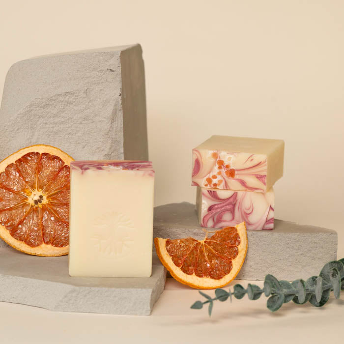 Natural & Moisturizing Soap with Essential Oils