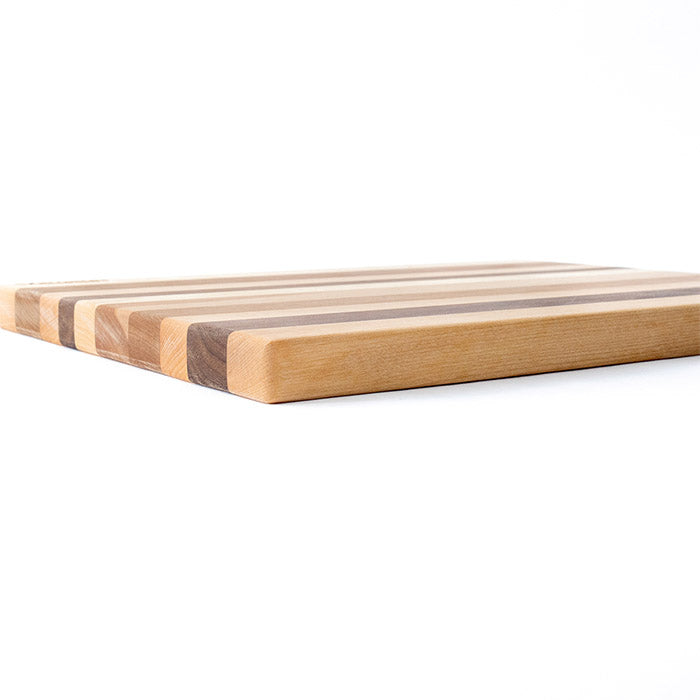 Planche à découper faite de retailles de bois québécois